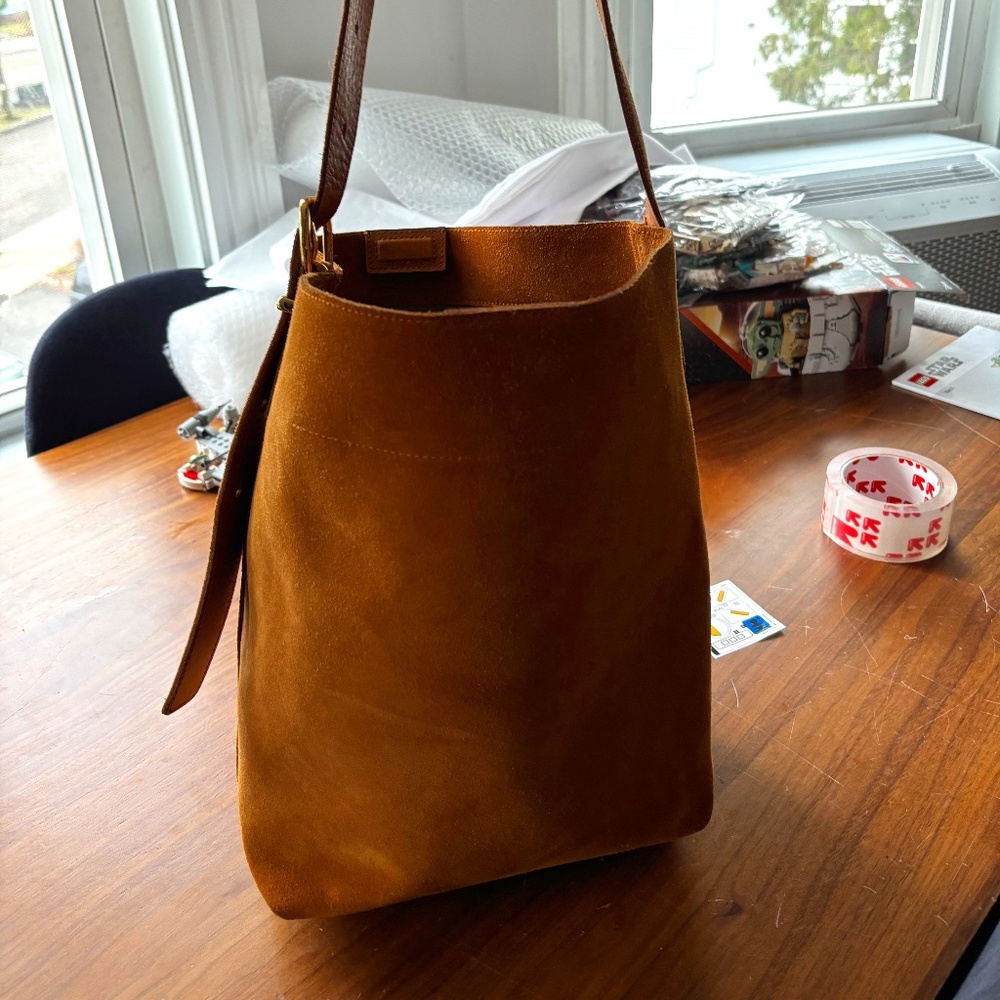 Madewell Essential Bucket tote